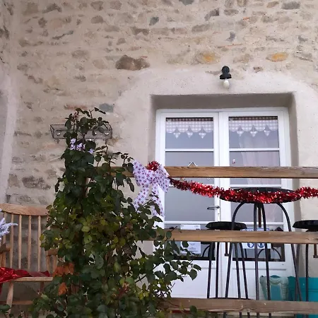 Le Domaine Des Terres بيت خشبي